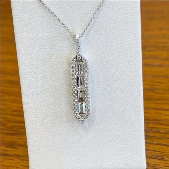 The Empire Estate inspired 925 Silver Pendant necklace - Picture 2 of 8